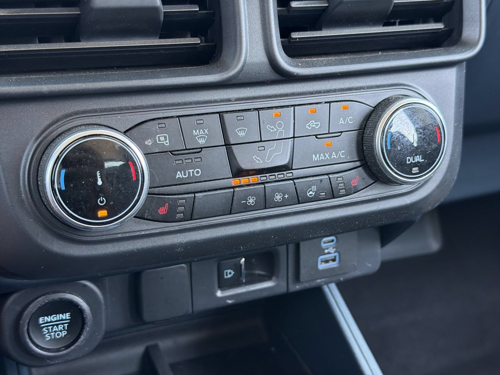 Used 2023 Ford Maverick Lariat w/ Lariat Luxury Package FWD image 28