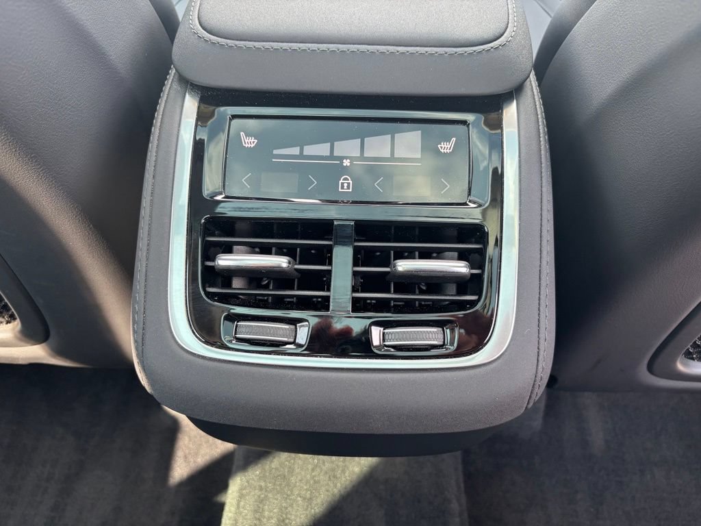 Used 2026 Volvo XC90 B6 Plus w/ Protection Package AWD/4WD image 24