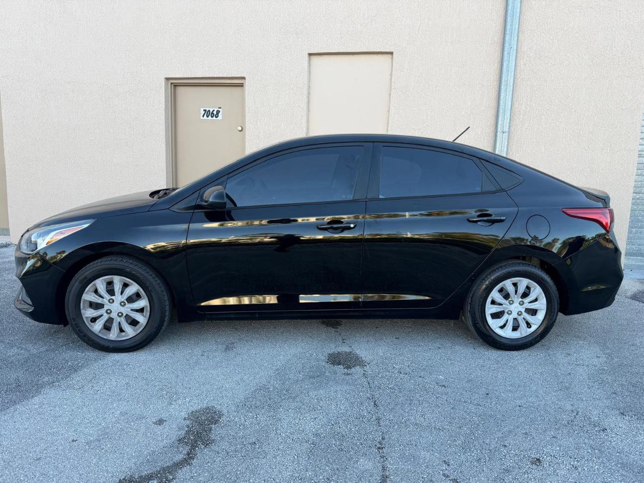 Used 2019 Hyundai Accent SE FWD image 3