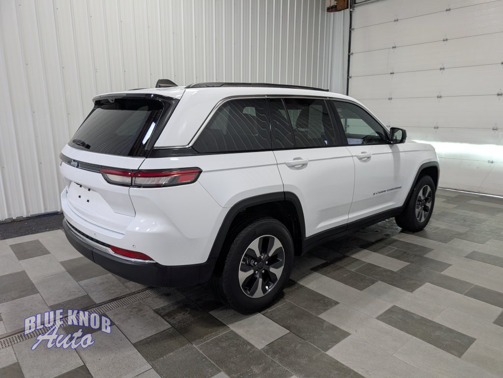 Used 2023 Jeep Grand Cherokee 4WD 4xe w/ Luxury Tech Group II image 4