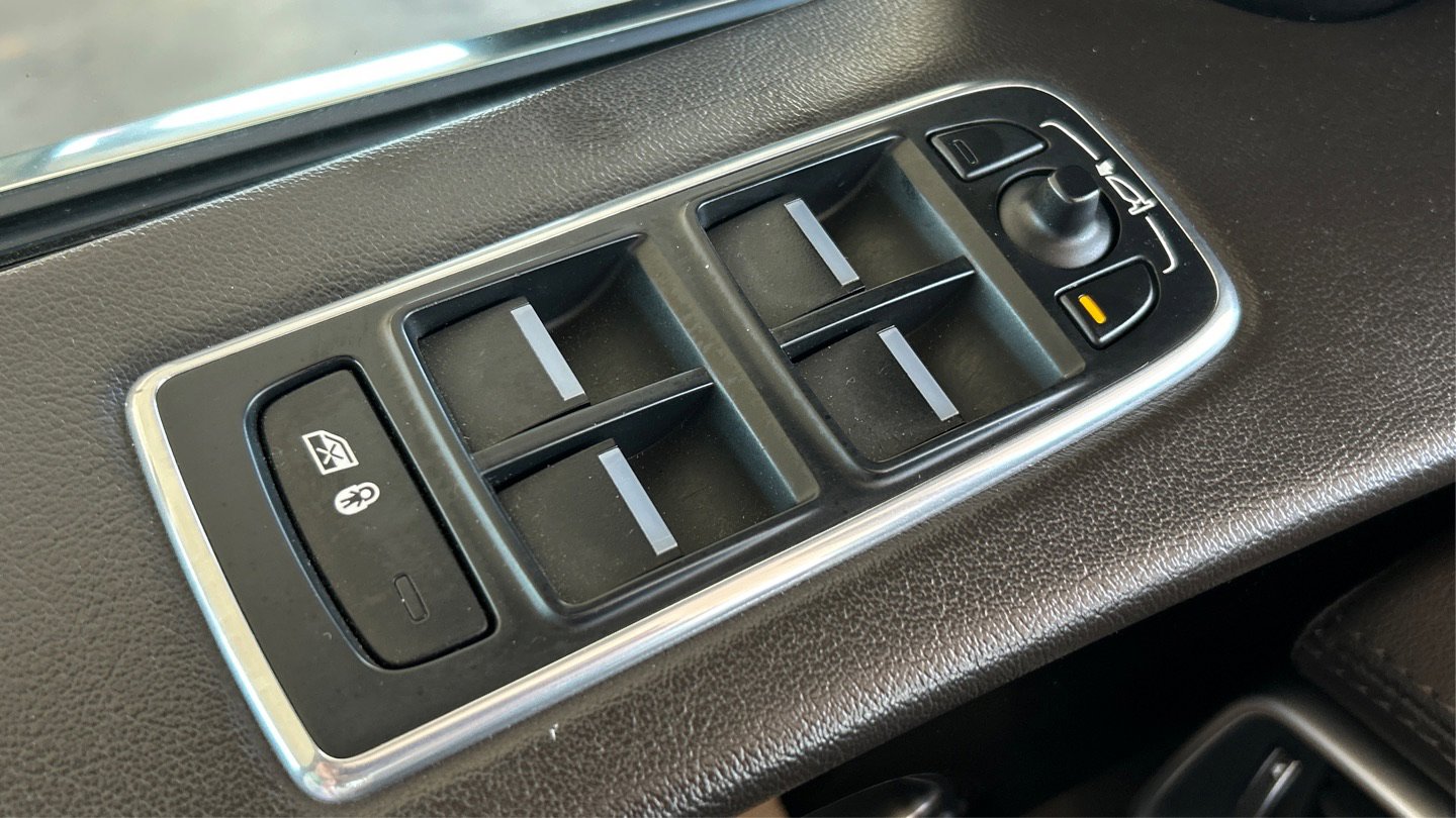 Used 2019 Jaguar F-PACE Prestige image 42