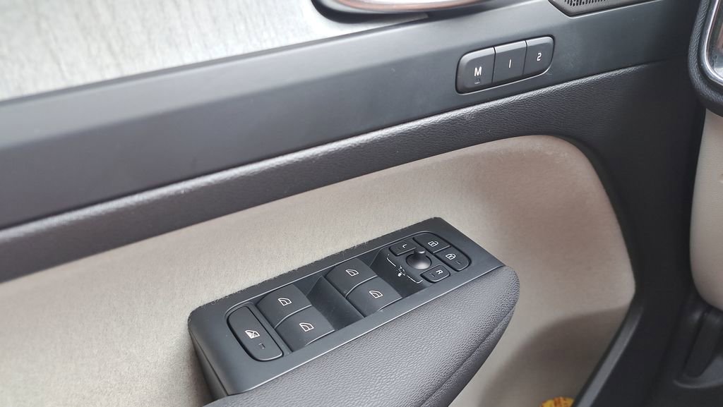 Used 2023 Volvo XC40 B5 Plus w/ Driver Assist Package image 21