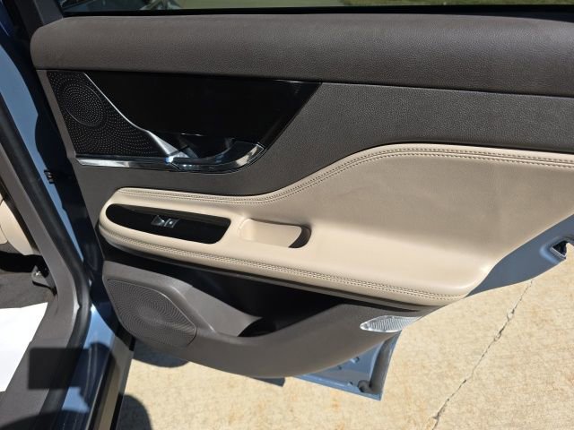 Used 2023 Lincoln Corsair Reserve image 30