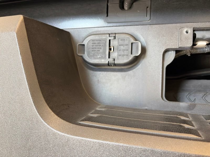 Used 2025 Toyota Tacoma SR5 AWD/4WD image 10