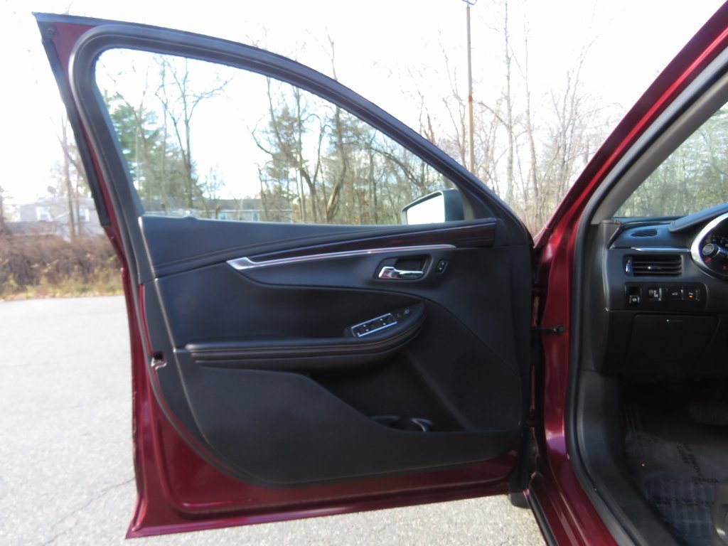 Used 2016 Chevrolet Impala LT w/ Convenience Package image 10