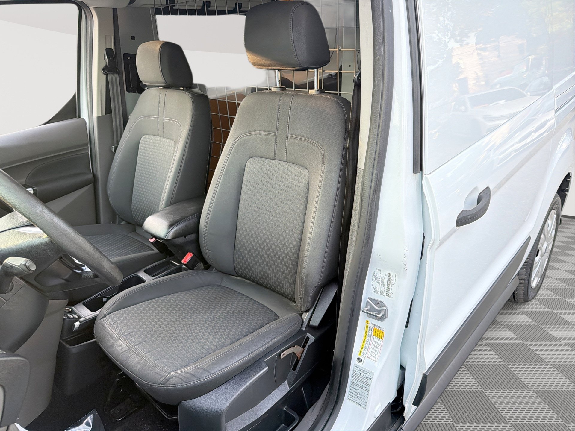 Used 2020 Ford Transit Connect XLT FWD image 13