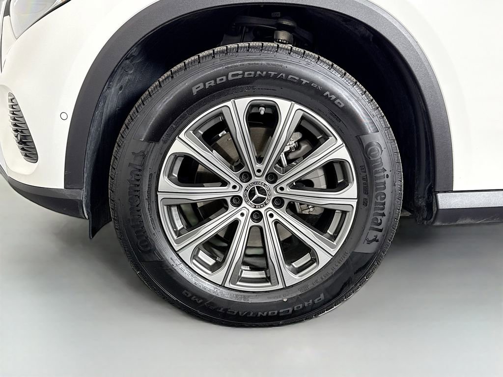 Used 2025 Mercedes-Benz GLC 300 4MATIC image 32
