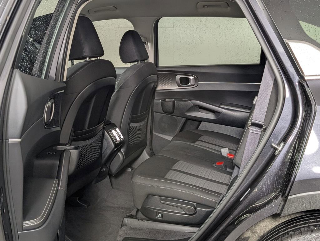 Used 2025 Kia Sorento LX image 13