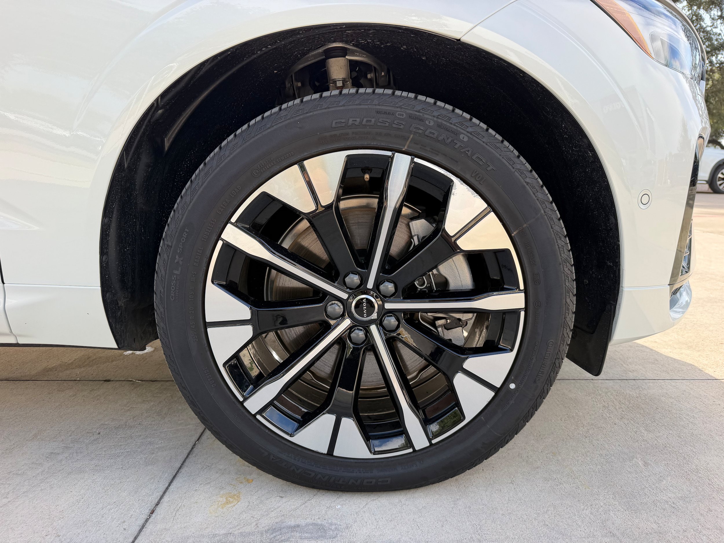 Certified 2026 Volvo XC60 T8 Plus AWD/4WD image 9
