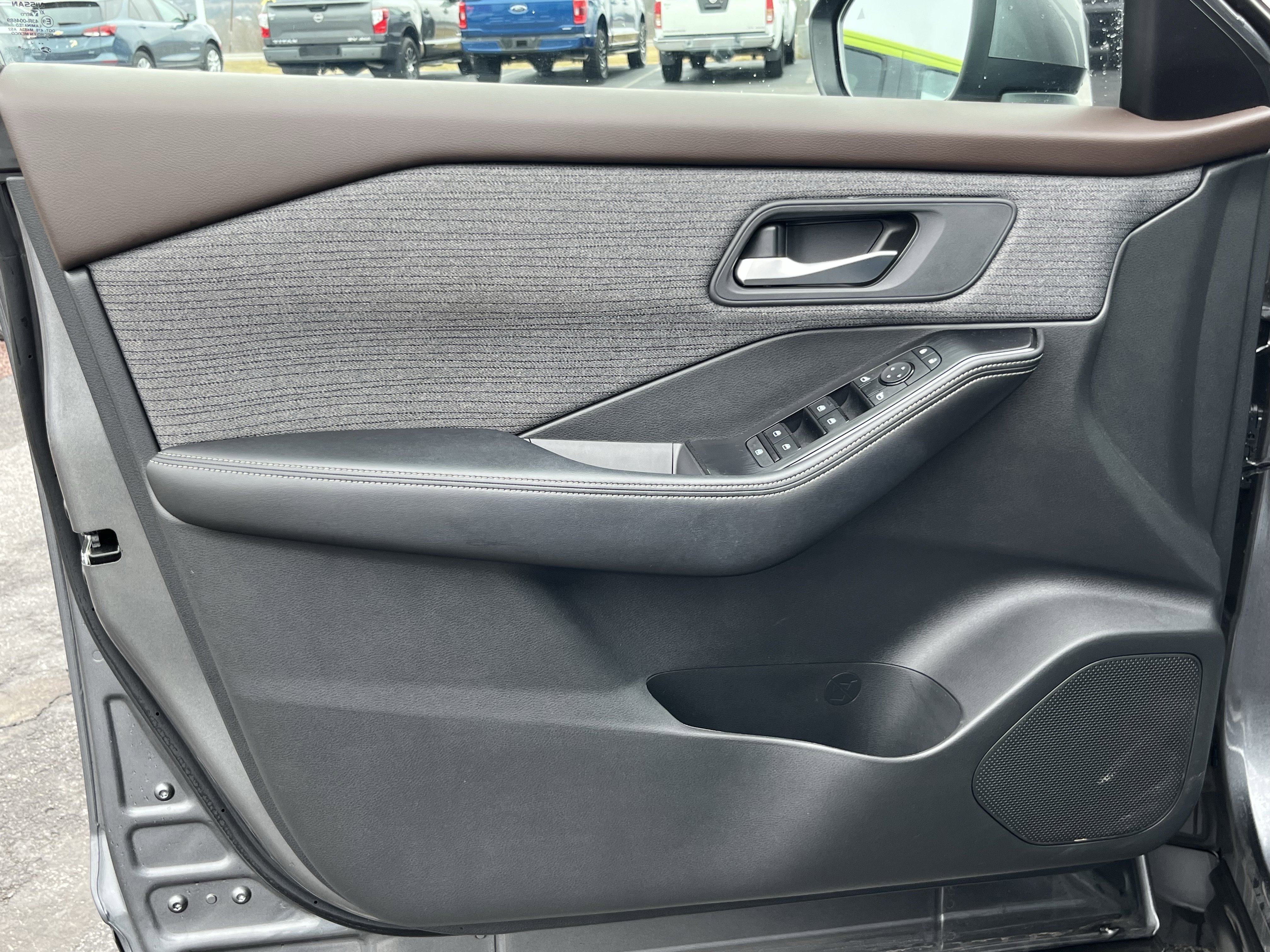 Used 2022 Nissan Rogue SV image 18