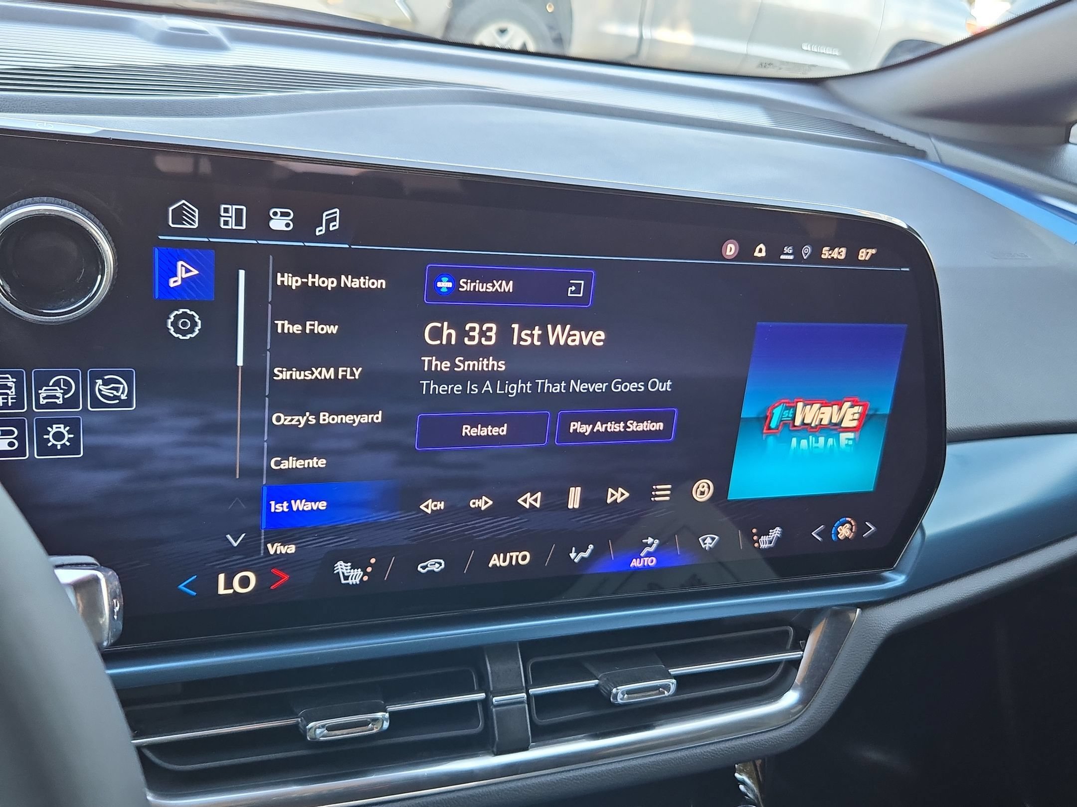 Certified 2024 Chevrolet Equinox EV LT FWD image 15
