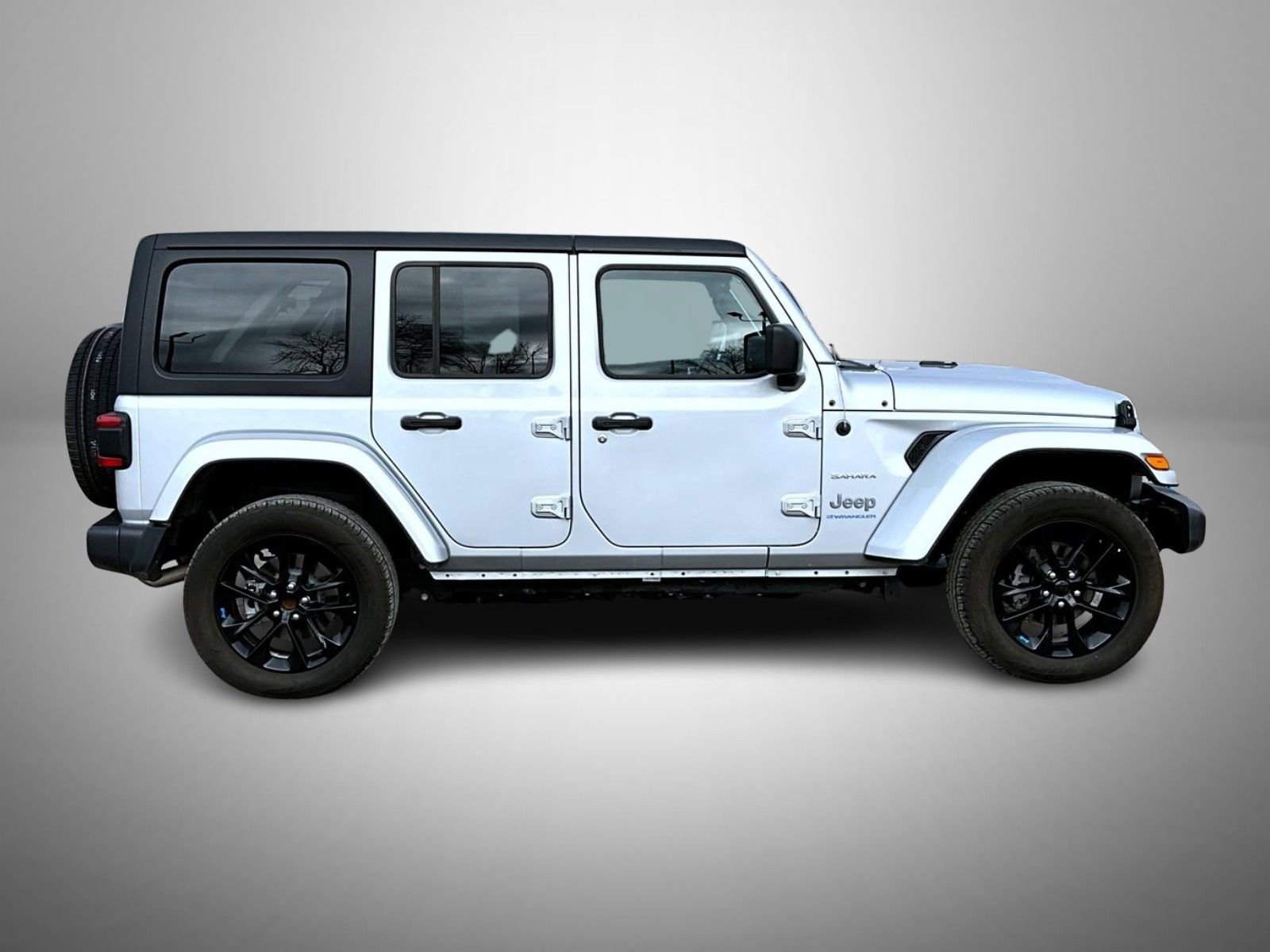Used 2023 Jeep Wrangler Unlimited Sahara image 4