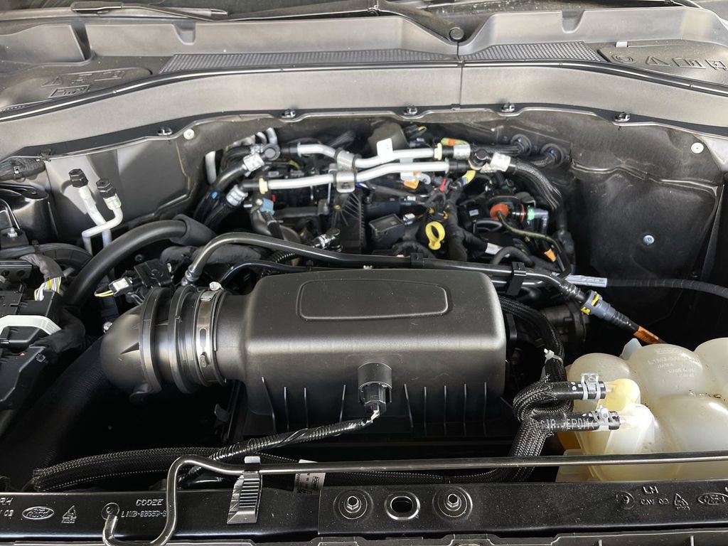 Used 2022 Ford Explorer XLT image 28