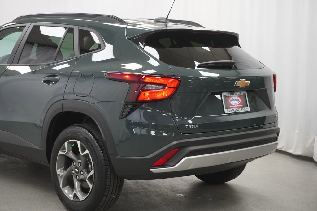 Used 2025 Chevrolet Trax LT w/ LT Convenience Package FWD image 13