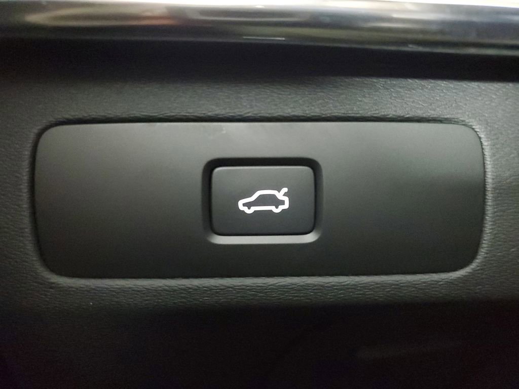 Certified 2026 Volvo XC90 B6 Plus w/ Protection Package Premier image 35