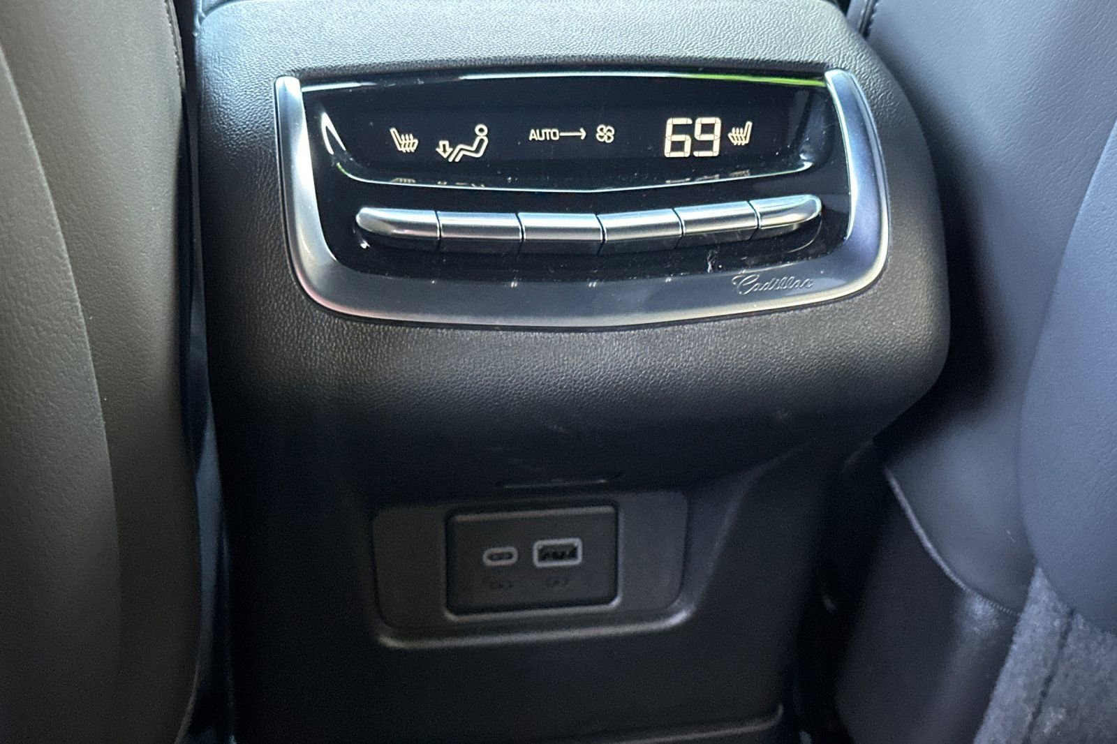 Used 2025 Cadillac XT6 Premium Luxury w/ Technology Package image 45