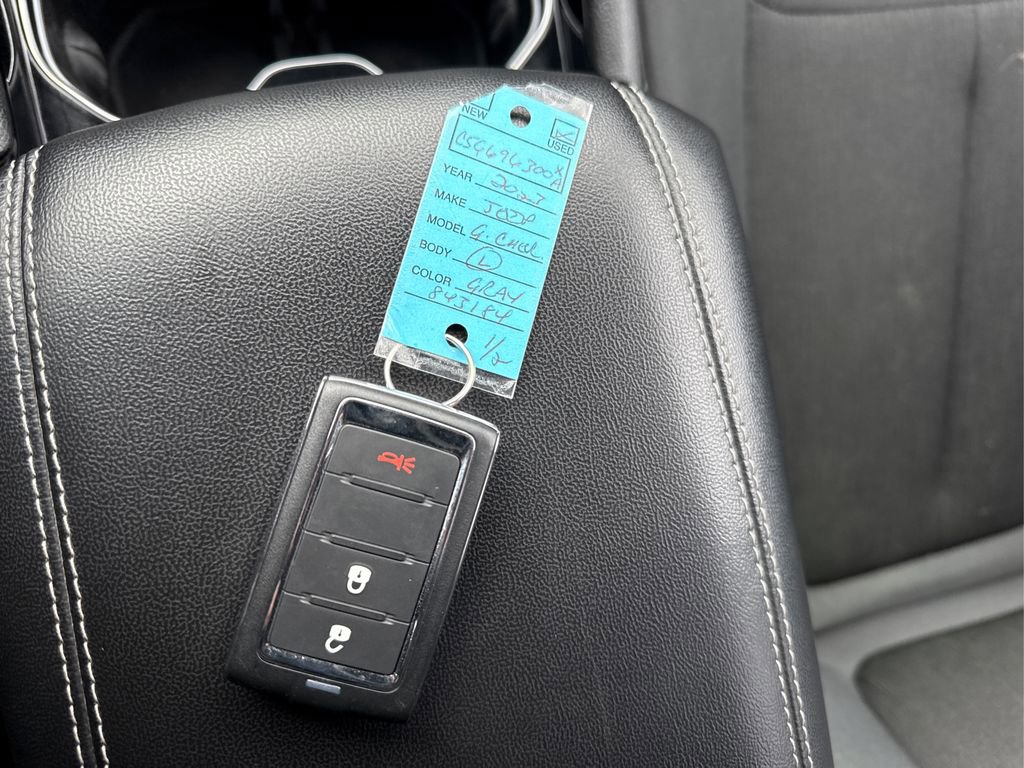 Used 2023 Jeep Grand Cherokee L Laredo image 36