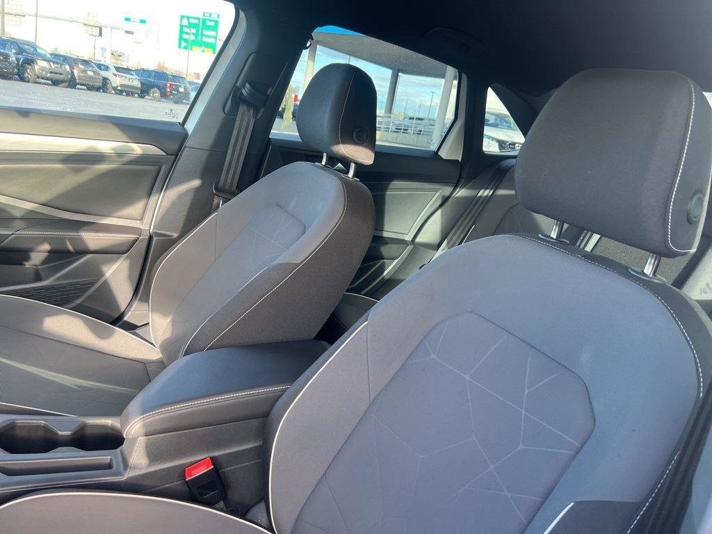 Used 2025 Volkswagen Jetta Sport image 12