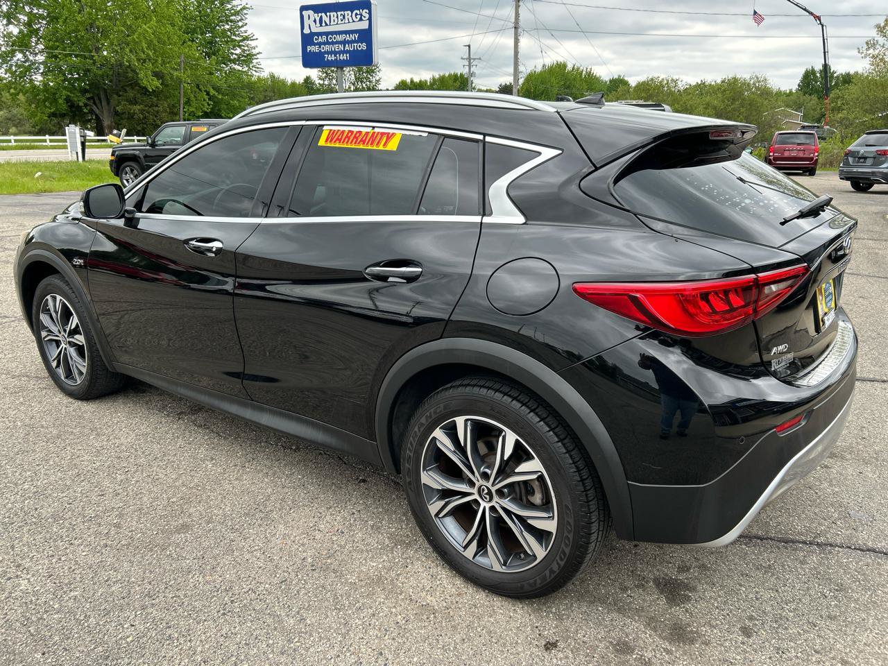 Used 2017 INFINITI QX30 Premium w/ Navigation Package AWD/4WD image 2