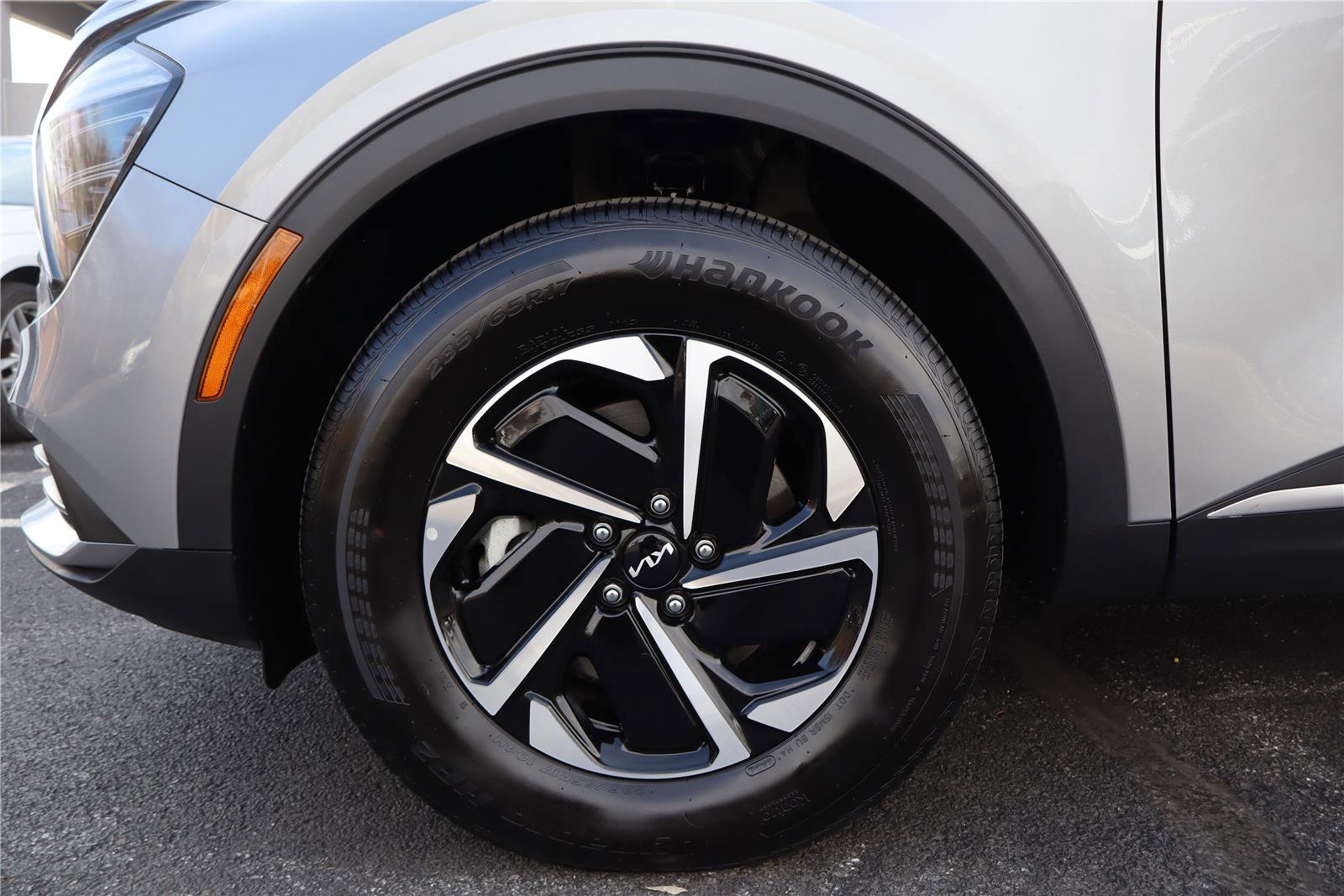 Certified 2025 Kia Sportage LX image 11