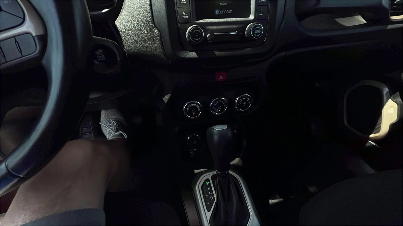 Used 2017 Jeep Renegade Latitude AWD/4WD image 12
