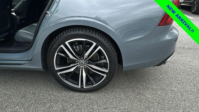 Used 2022 Volvo S60 B5 R-Design image 19