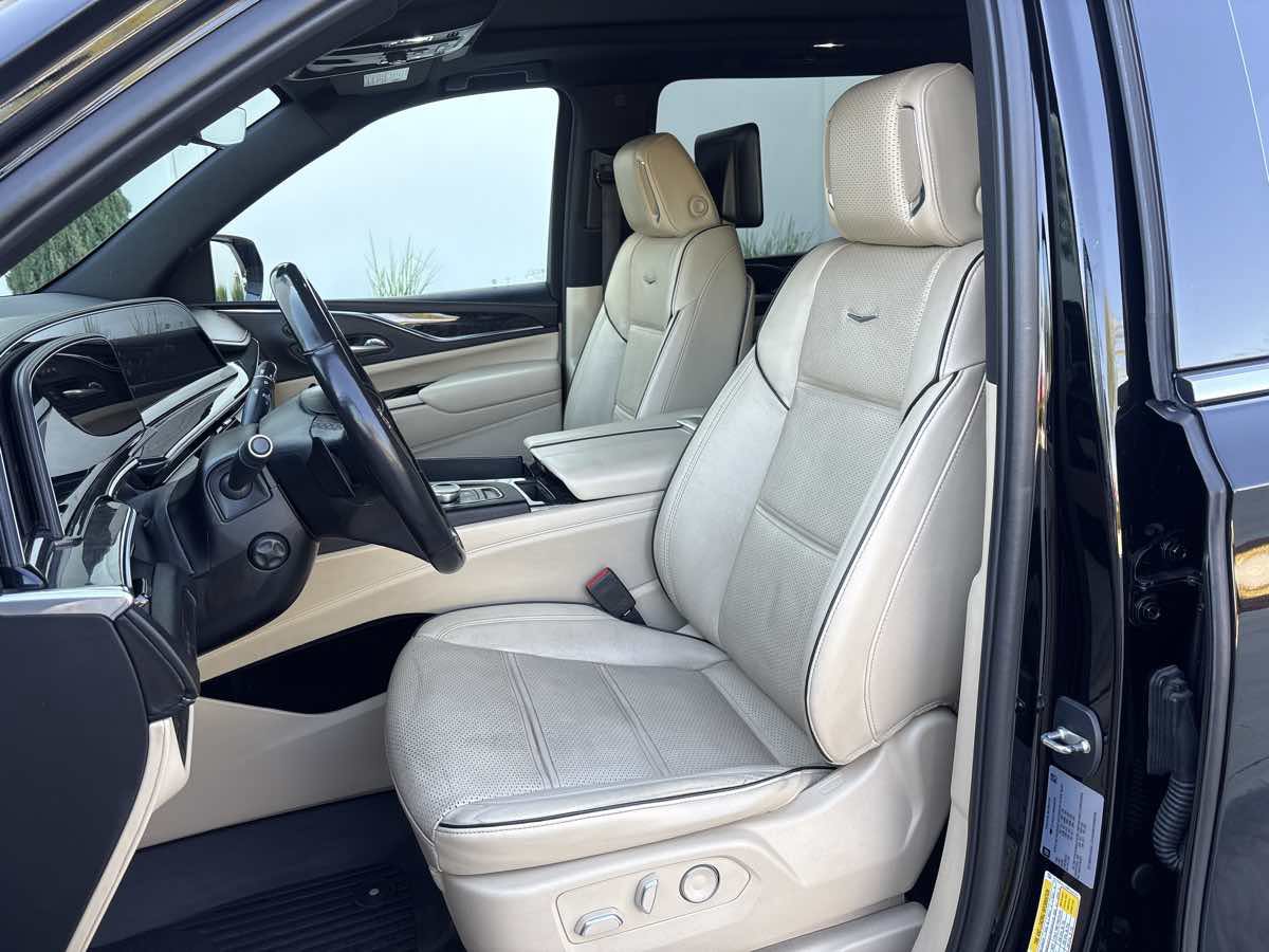 Used 2021 Cadillac Escalade ESV Premium Luxury w/ Driver Assist Tech Package RWD image 25