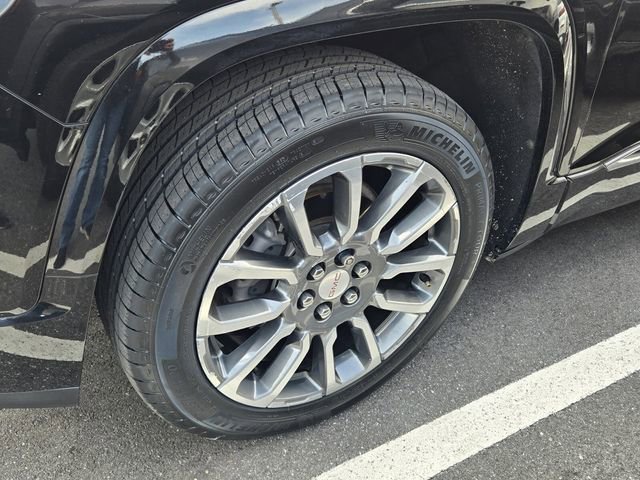 Used 2022 GMC Acadia Denali w/ Denali Ultimate Package FWD image 11