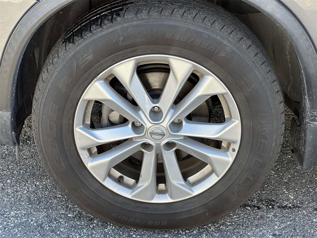 Used 2016 Nissan Rogue SV image 9