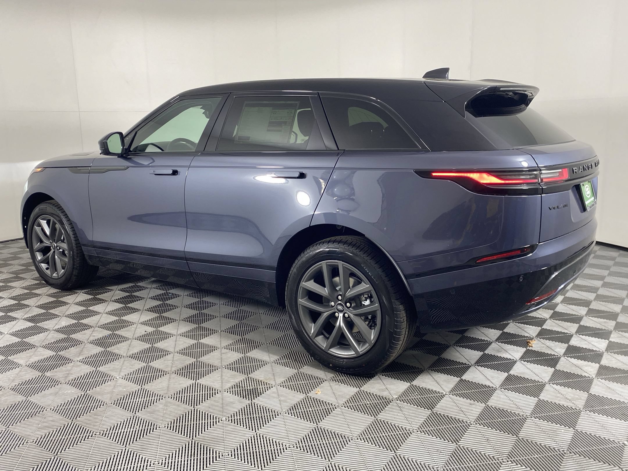 Used 2026 Land Rover Range Rover Velar Dynamic SE AWD/4WD image 3