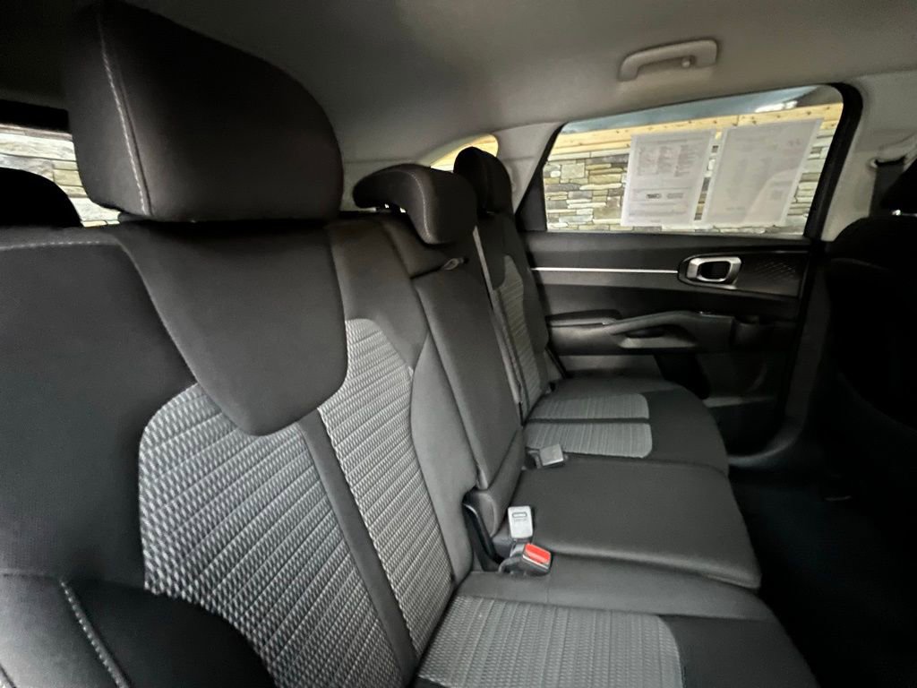 Used 2021 Kia Sorento LX image 31