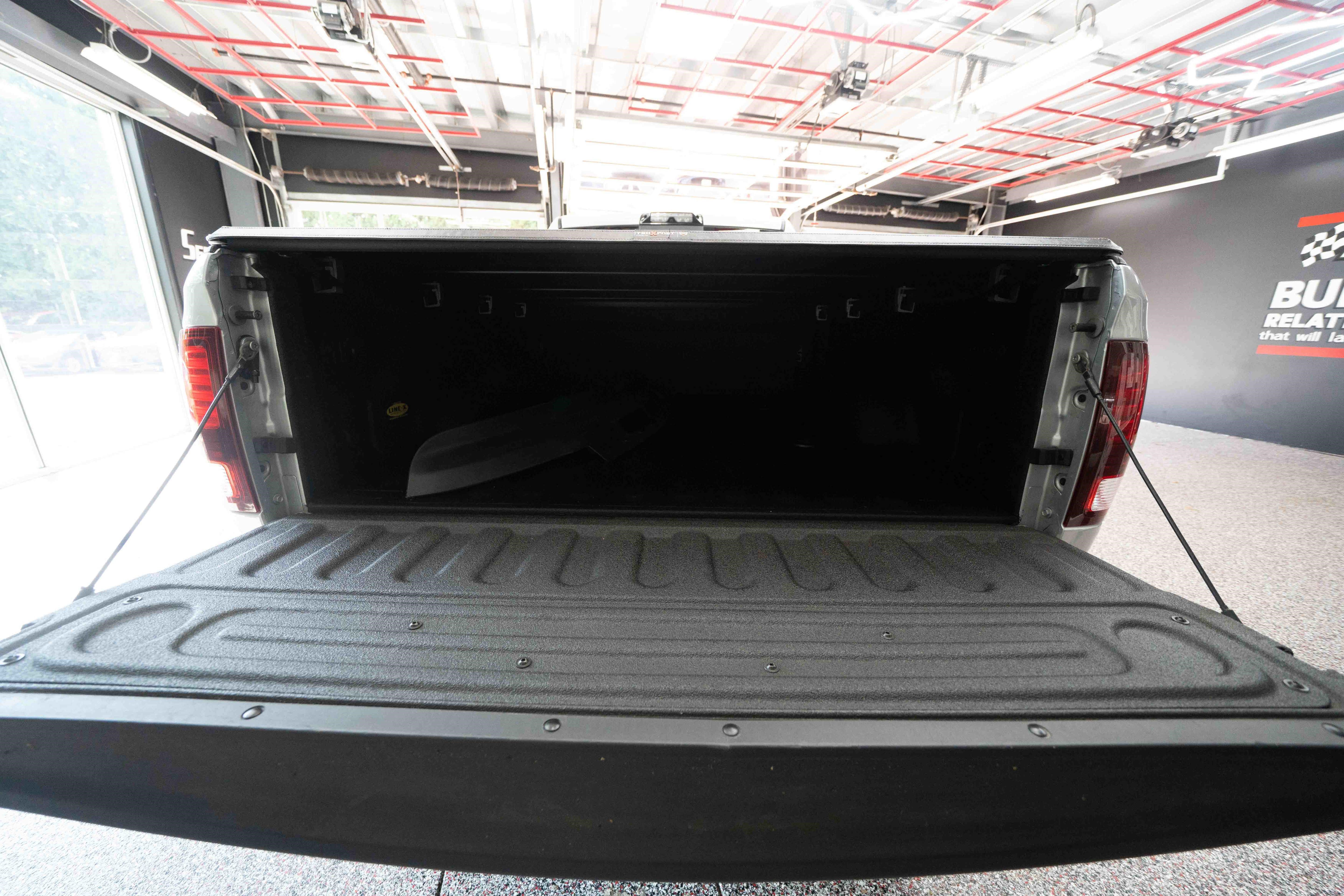 Used 2018 RAM 2500 Laramie w/ Sport Appearance Group AWD/4WD image 27