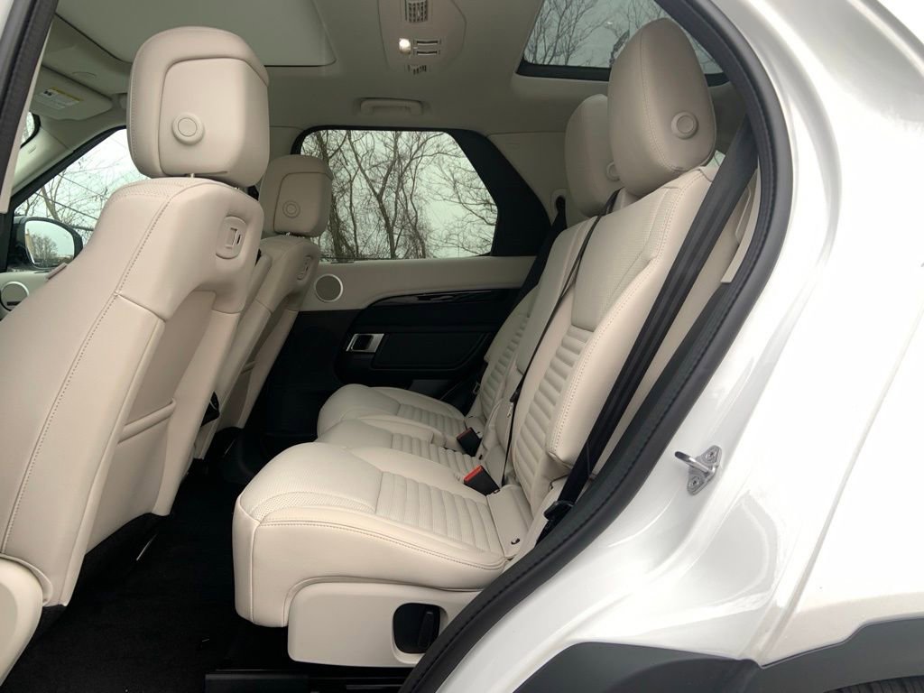 New 2025 Land Rover Discovery S image 13