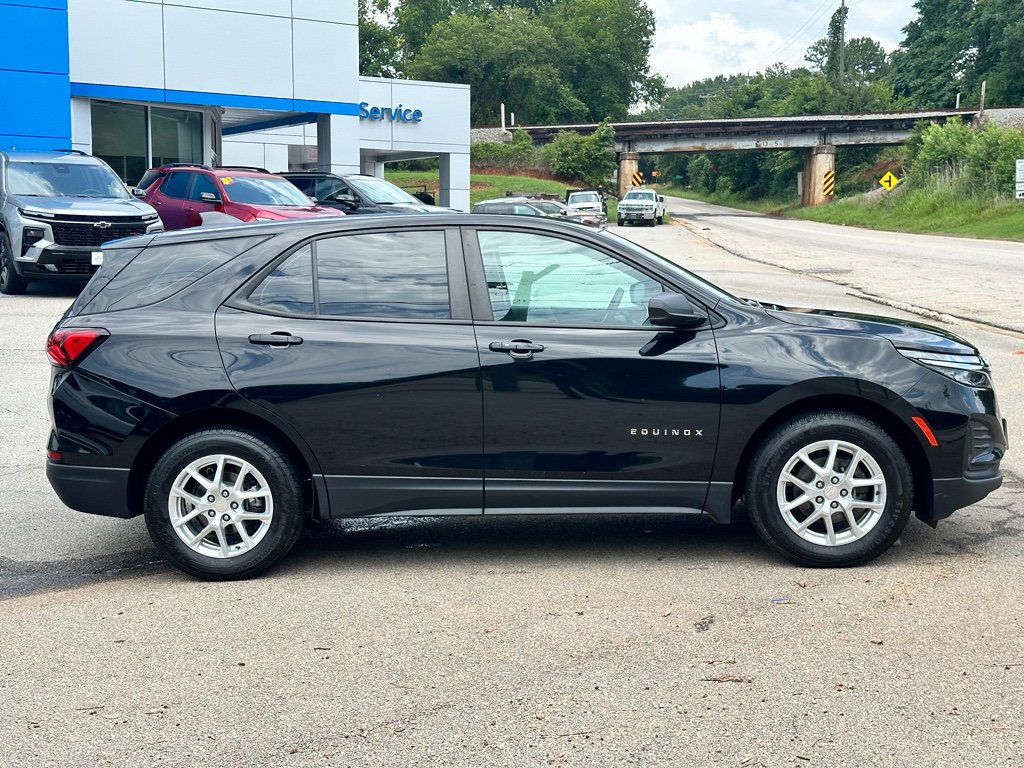 Used 2023 Chevrolet Equinox LS FWD image 2