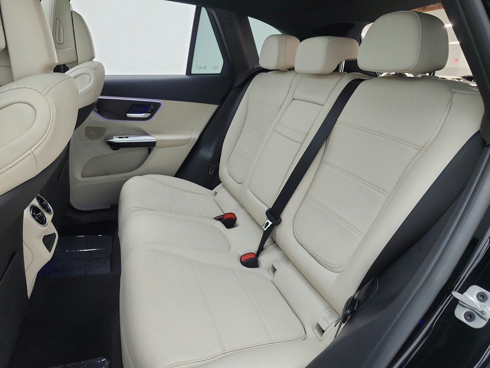 Used 2024 Mercedes-Benz GLC 300 4MATIC image 16