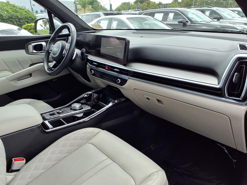 Certified 2025 Kia Sorento SX Prestige AWD/4WD image 13