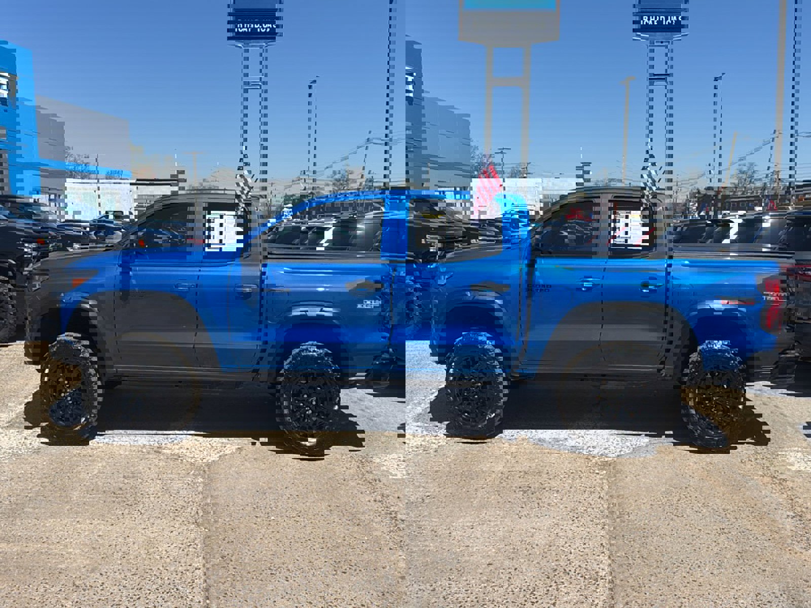 Used 2023 Chevrolet Colorado Trail Boss w/ Advanced Trailering Package AWD/4WD image 8