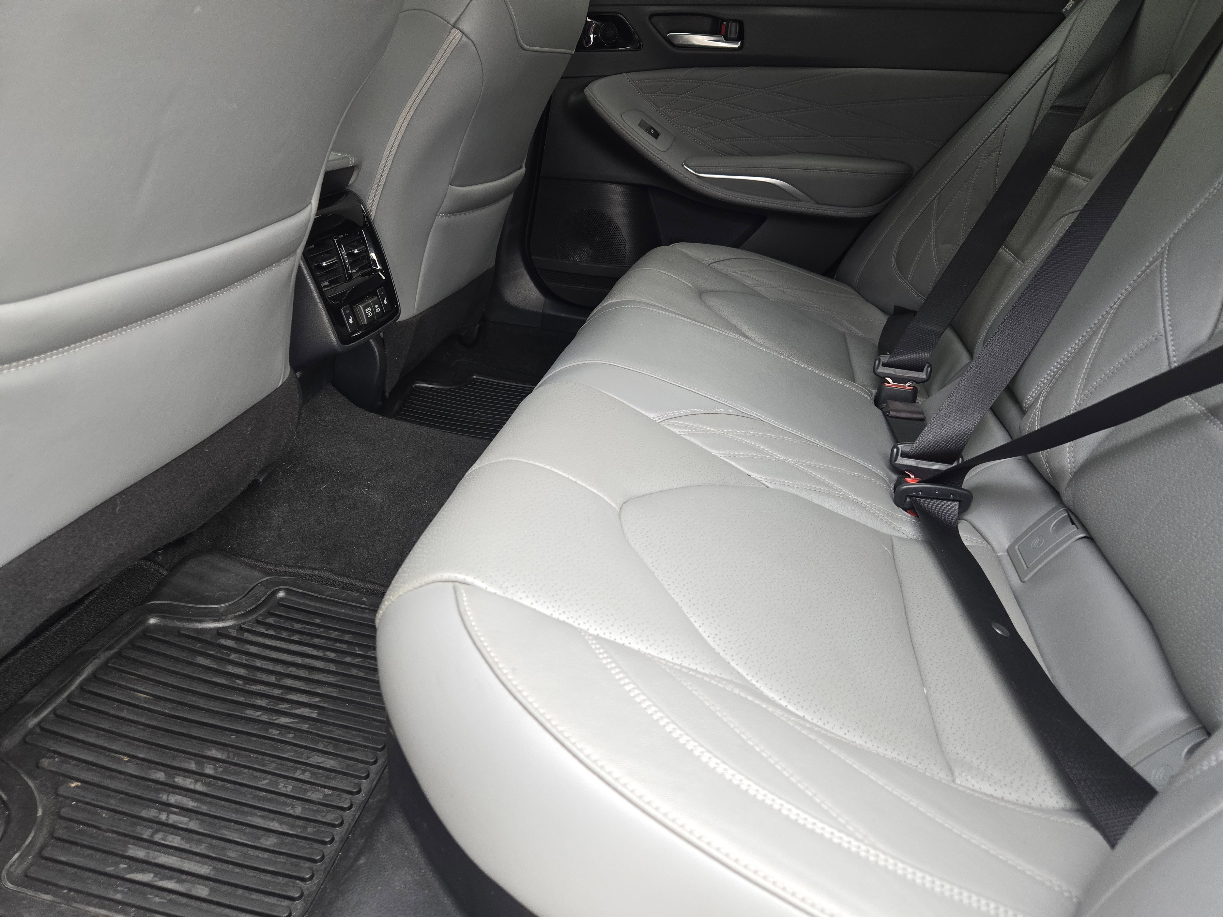 Used 2022 Toyota Avalon Limited w/ Advanced Safety Package image 32