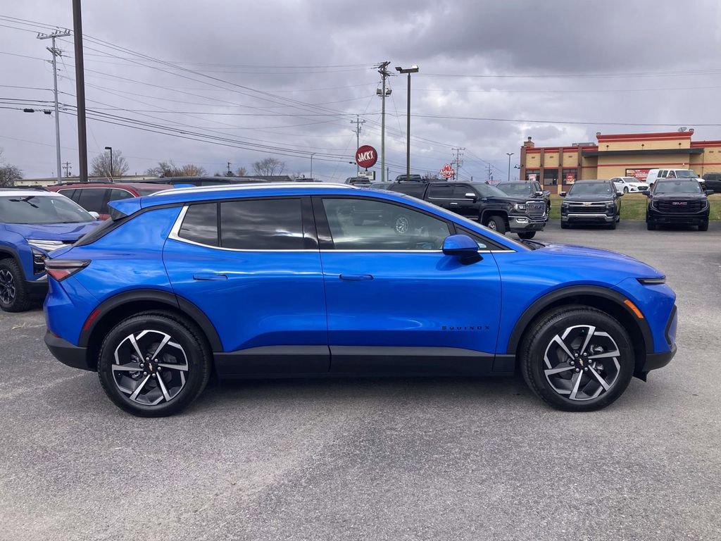 New 2026 Chevrolet Equinox EV LT image 2