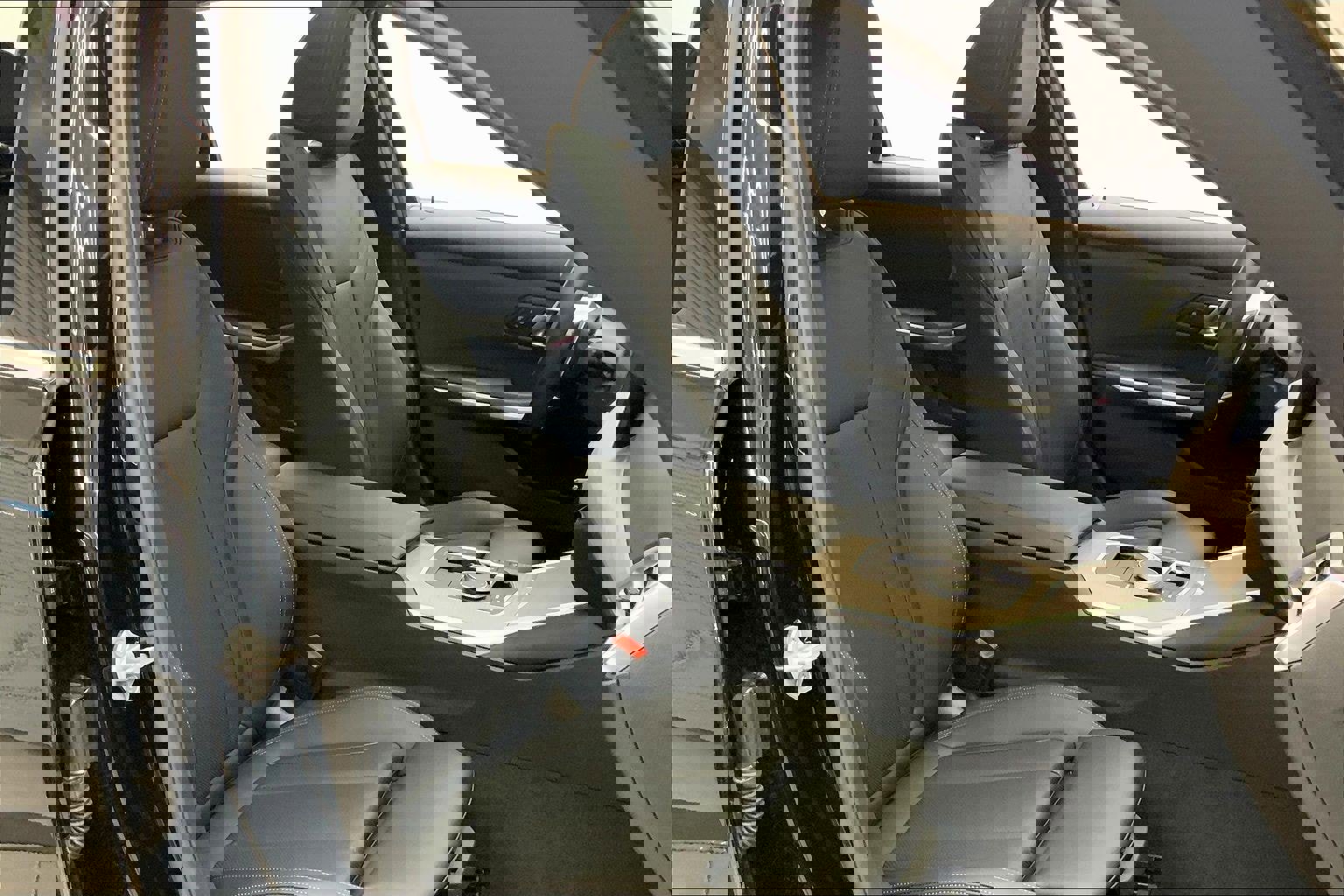 Used 2025 BMW 330i xDrive Sedan w/ Premium Package AWD/4WD image 6