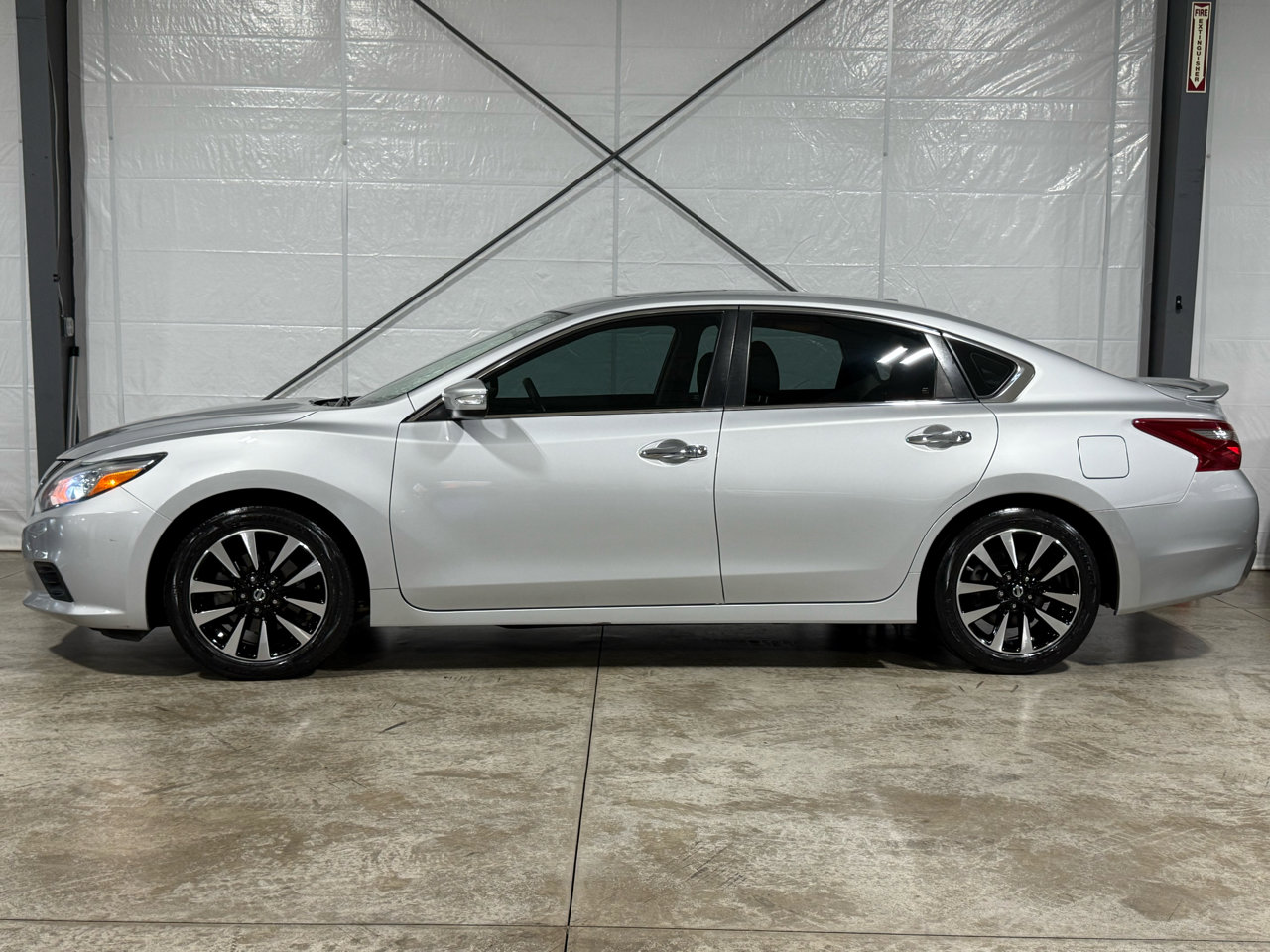 Used 2018 Nissan Altima 2.5 SV w/ 2.5 SV Technology Package image 2
