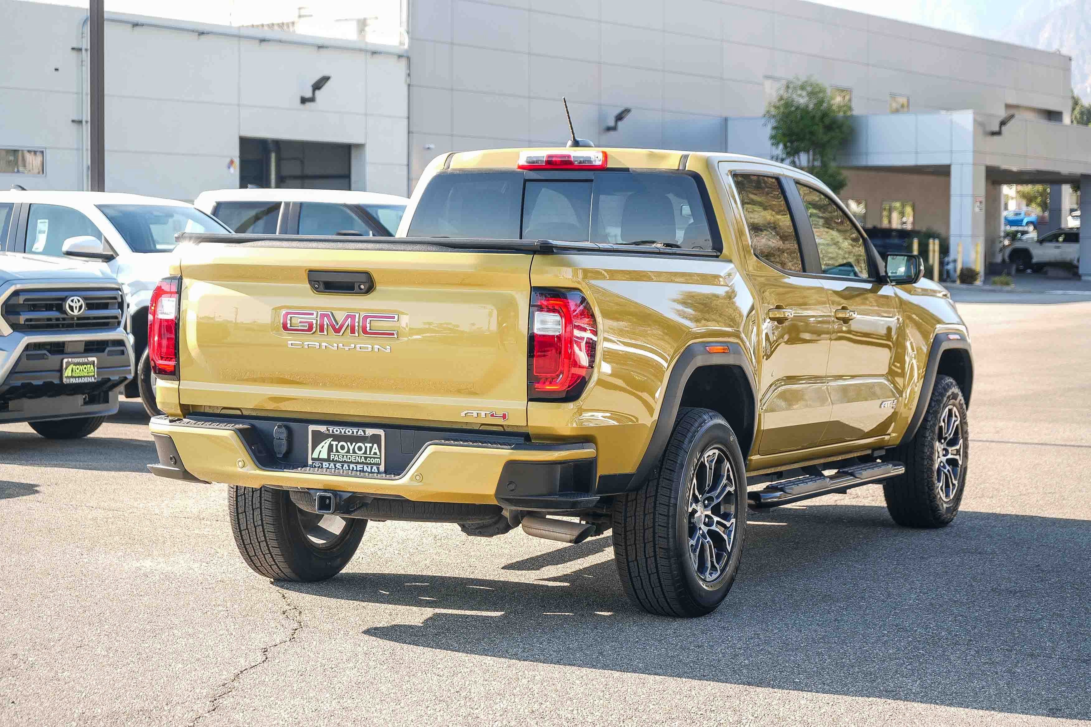 Used 2023 GMC Canyon AT4 w/ AT4 Premium Package AWD/4WD image 6