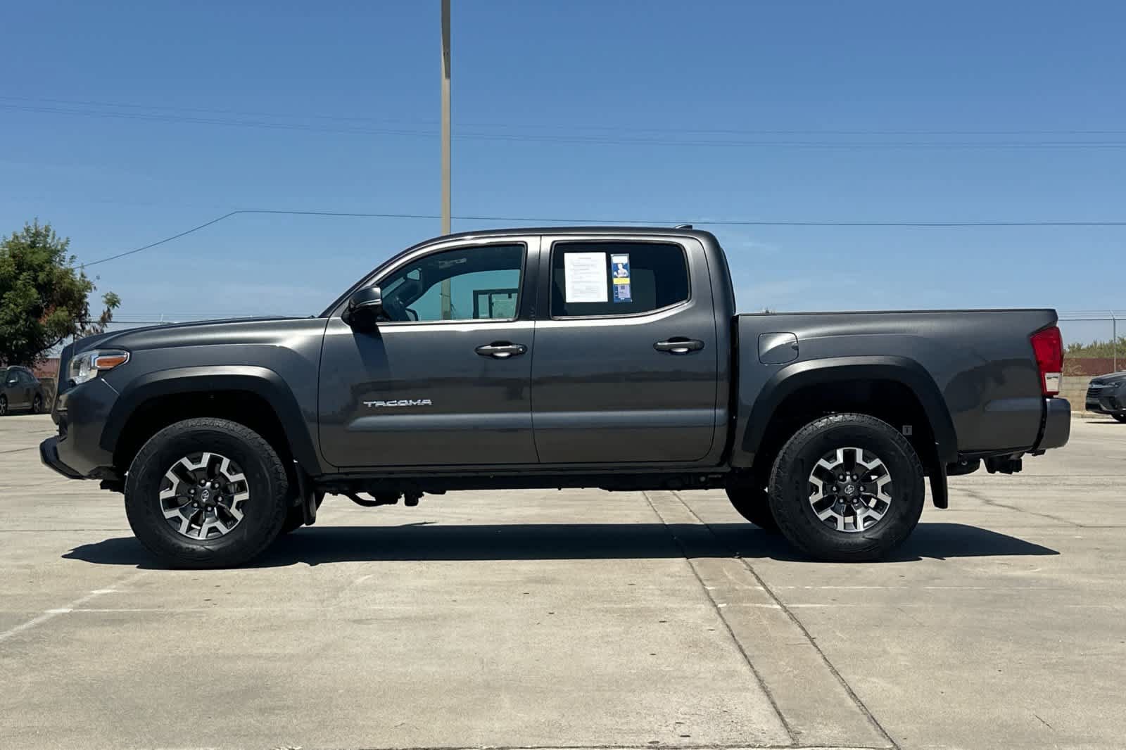 Used 2019 Toyota Tacoma TRD Off-Road AWD/4WD image 6