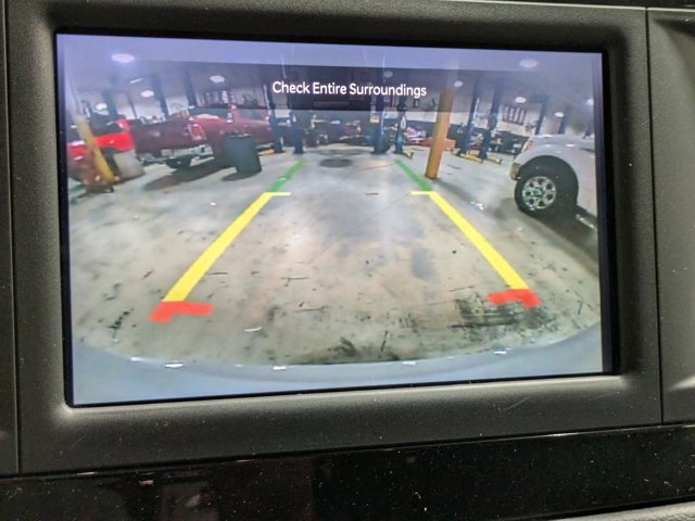 Used 2023 Chrysler Voyager LX image 18