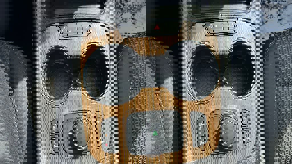 Used 2021 GMC Acadia SLE w/ Driver Convenience Package image 20