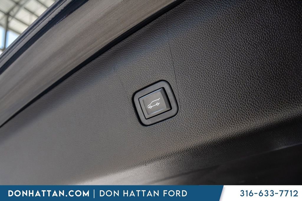 Used 2024 Buick Enclave Essence w/ Sport Touring Edition image 31