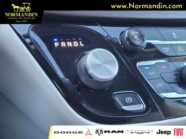 Used 2017 Chrysler Pacifica LX FWD image 12