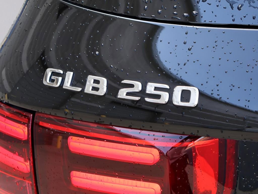 Certified 2025 Mercedes-Benz GLB 250 4MATIC image 8