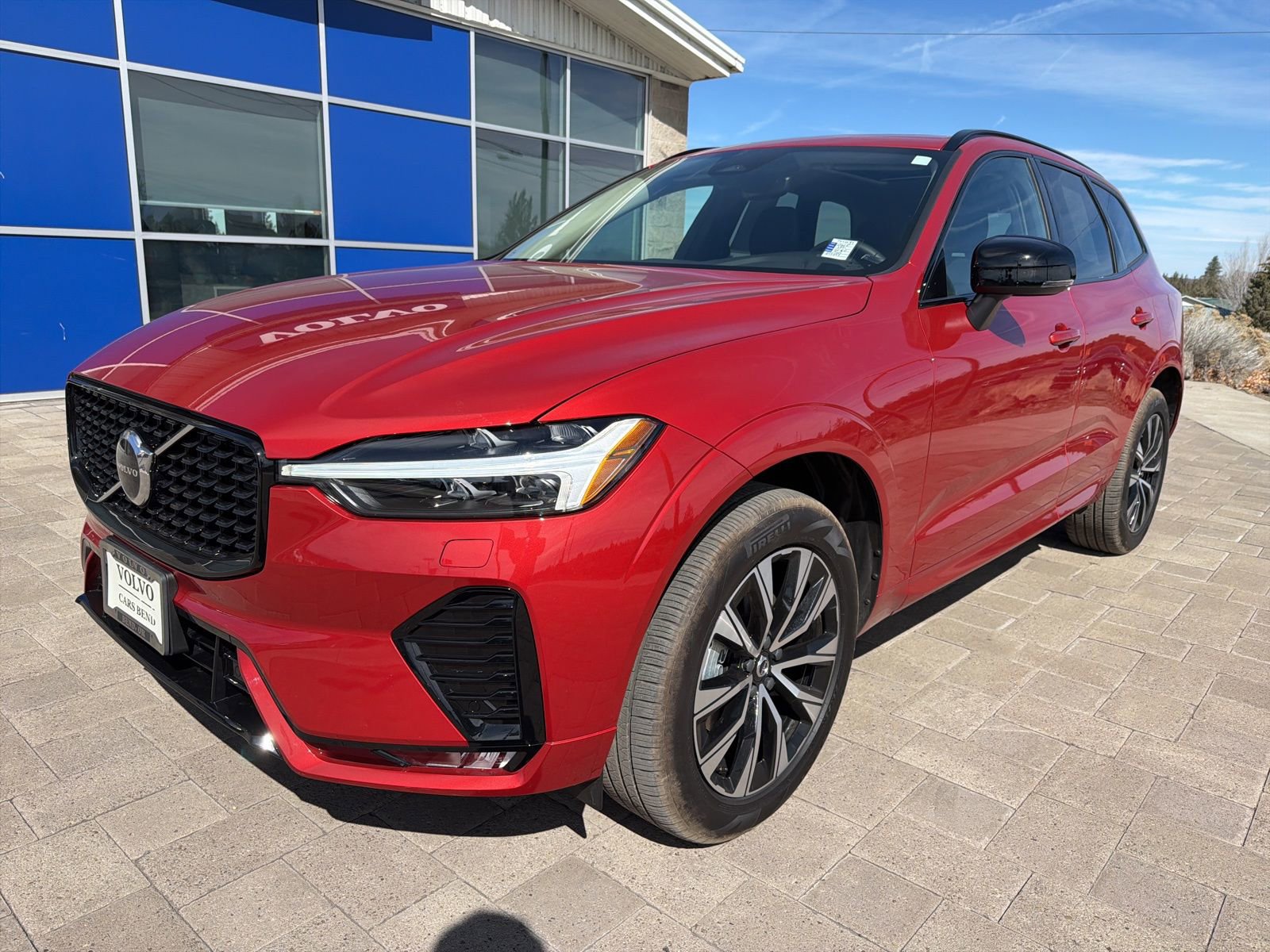 Certified 2025 Volvo XC60 B5 Core w/ Protection Package Premier image 3