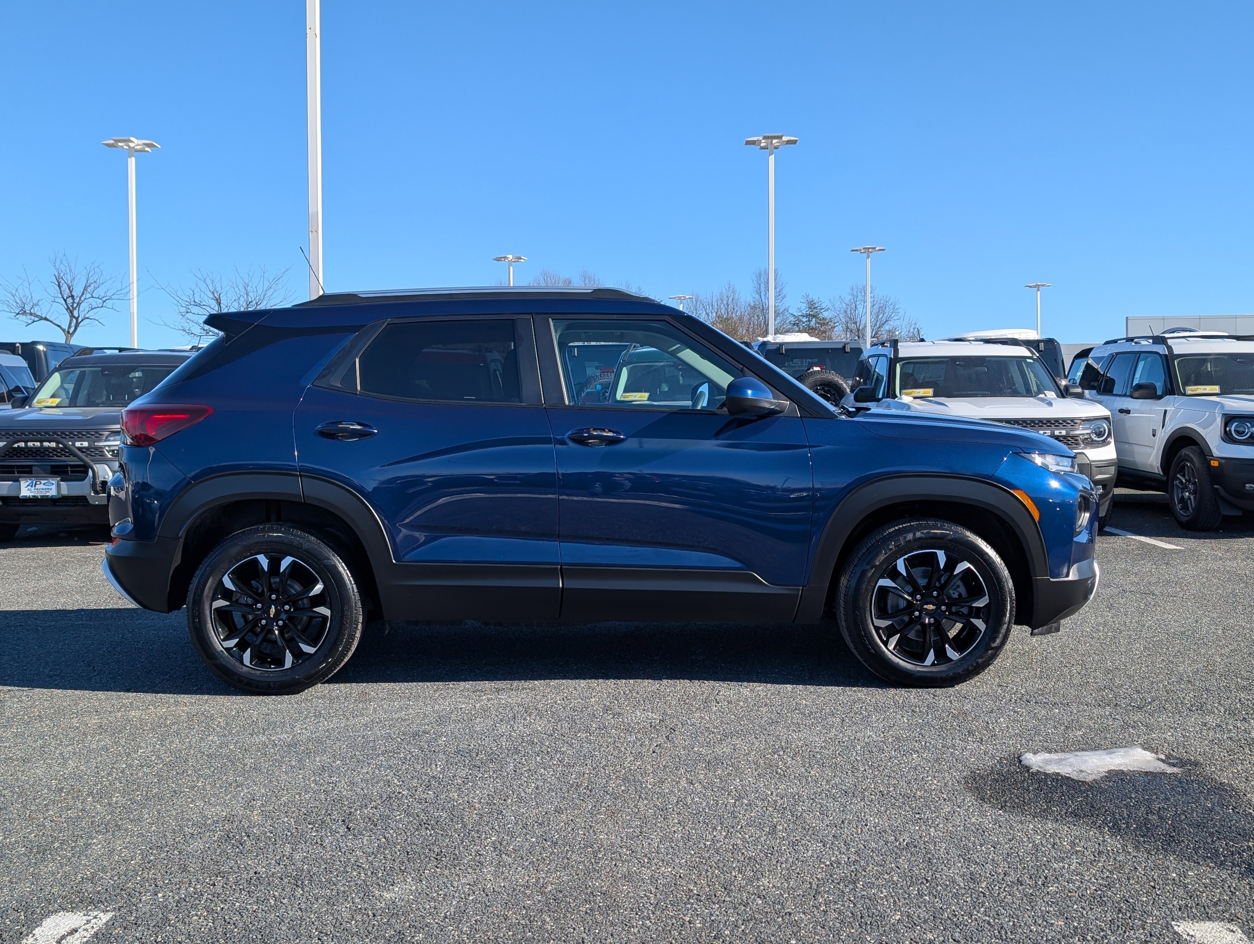 Used 2023 Chevrolet TrailBlazer LT w/ Convenience Package image 2